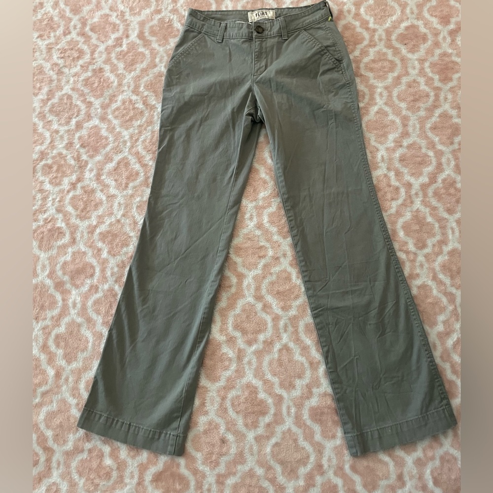 Old Navy flirt khaki pants. Size 0 short worn once.